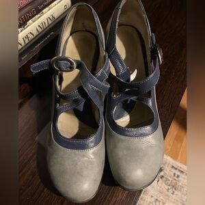 John Fluevog Bellevue Pearl Heart criss cross mary Jane  SIZE 6